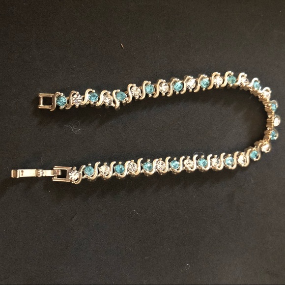 NWOT Stunning Tennis Bracelet - Picture 3 of 3